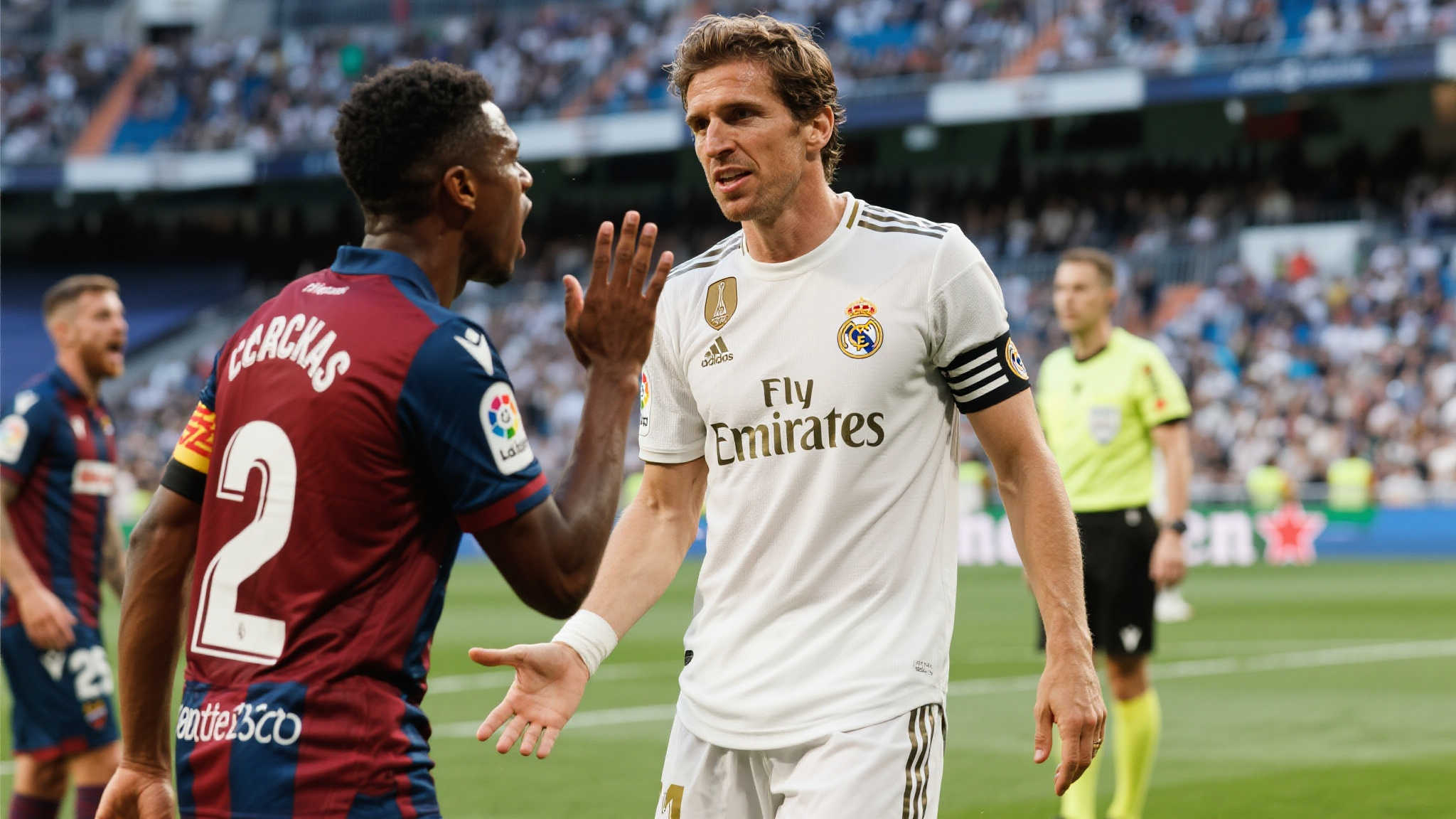 对手侮辱皇马后卫,阿隆索批评种族歧视:绝不容忍! 对手侮辱皇马后卫,阿隆索批评种族歧视:绝不容忍!